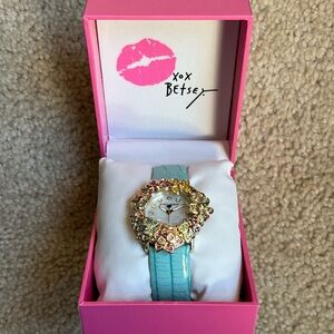 Betsey Johnson Women's BJ00574-01 Analog Display Quartz Green Watch